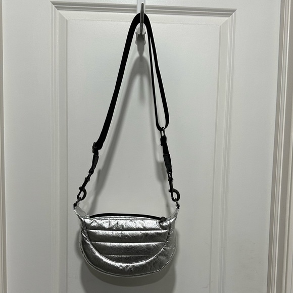 Think Rolyn Bum Bag Silver Adjustable Removable Strap NEW - Picture 3 of 8